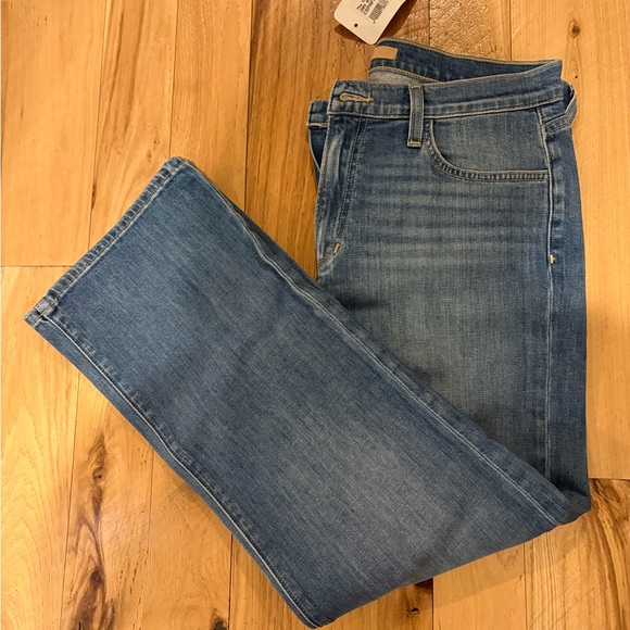NWT-joes medium wash cropped Jeans
